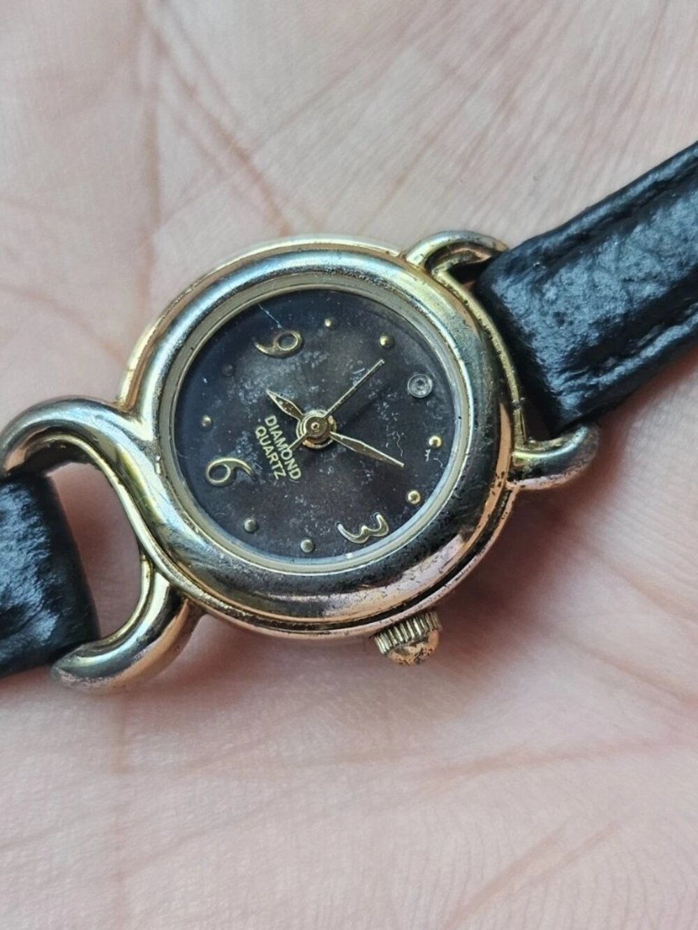 Vintage Wristwatch Black Leather Strap Diamond Quartz Analog Ladies Wrist Watch